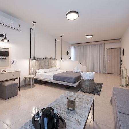 Eva Mare Hotel & Suites - Adults Only 阿齐亚·佩拉加 外观 照片