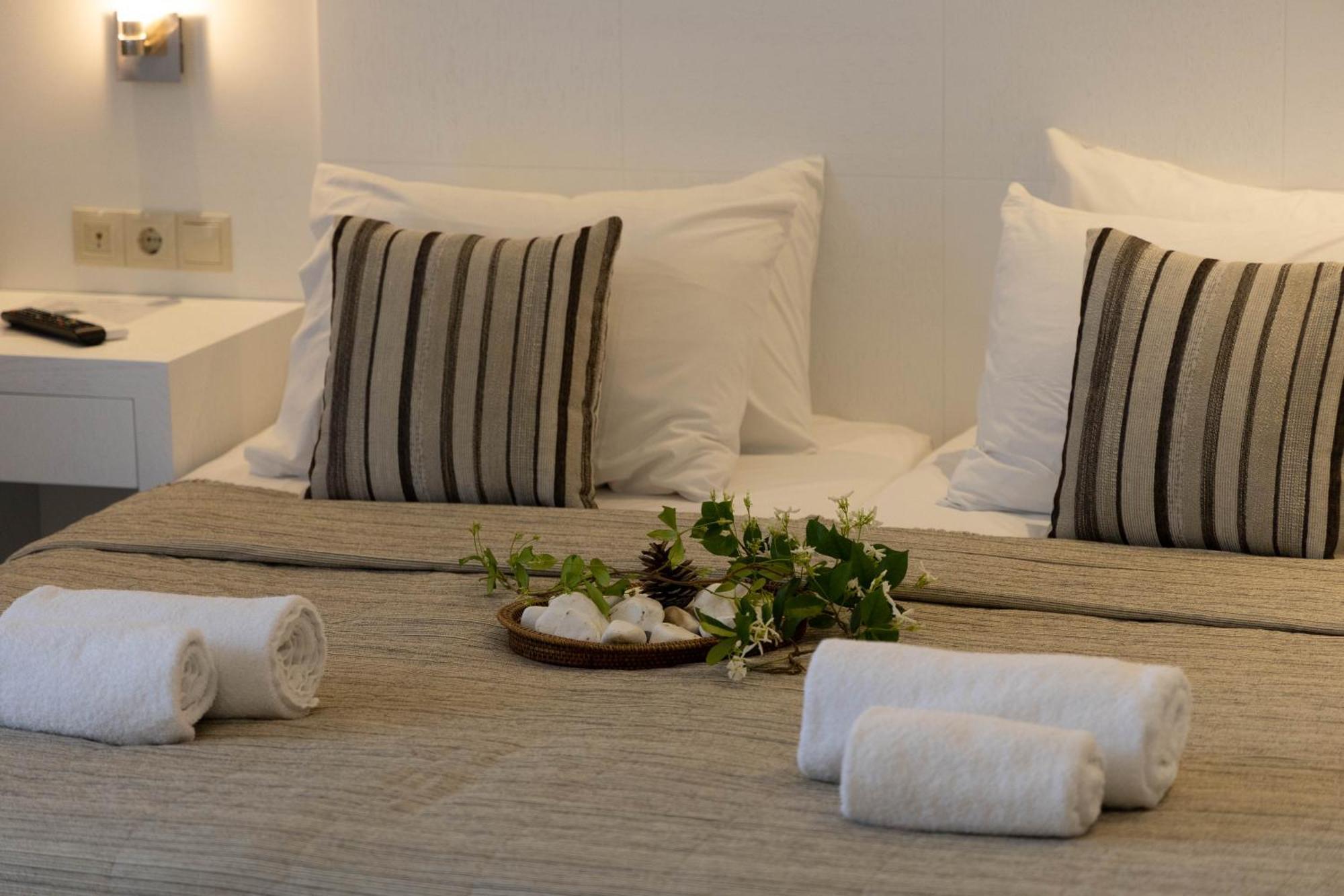 Eva Mare Hotel & Suites - Adults Only 阿齐亚·佩拉加 外观 照片